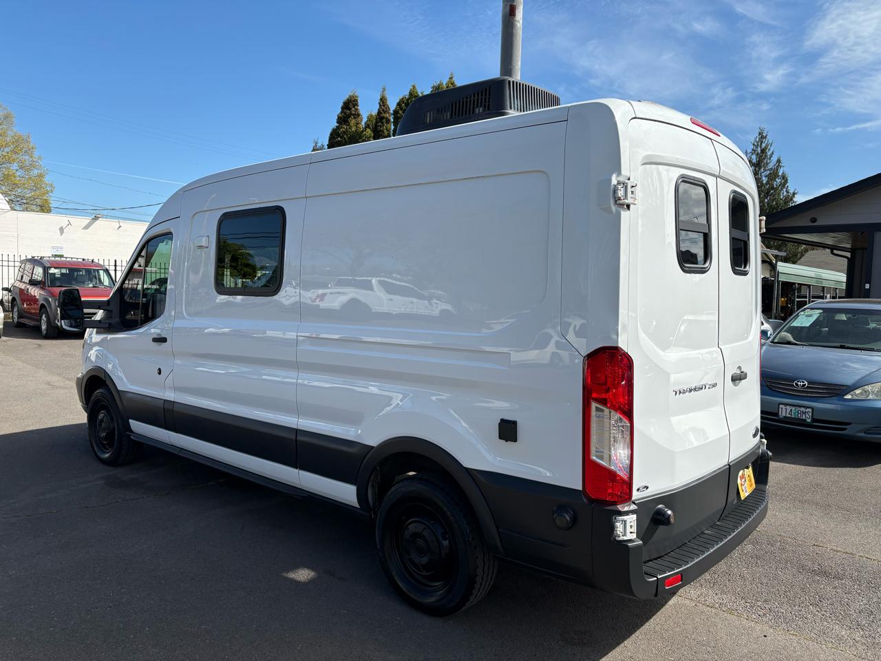 Ford Transit 250 Van Med. Roof w/Sliding Pass. 148-in. WB 2015
