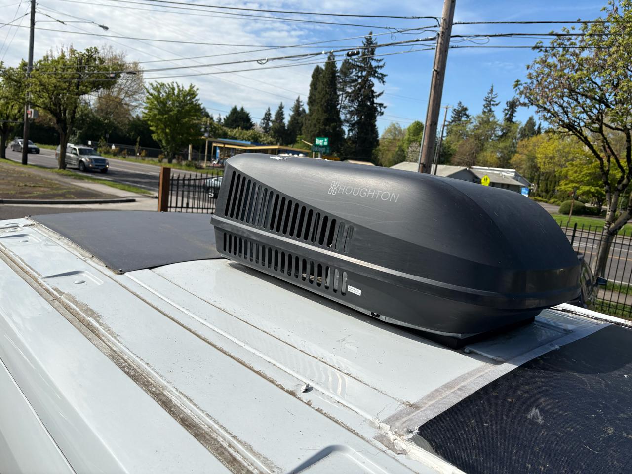 Ford Transit 250 Van Med. Roof w/Sliding Pass. 148-in. WB 2015