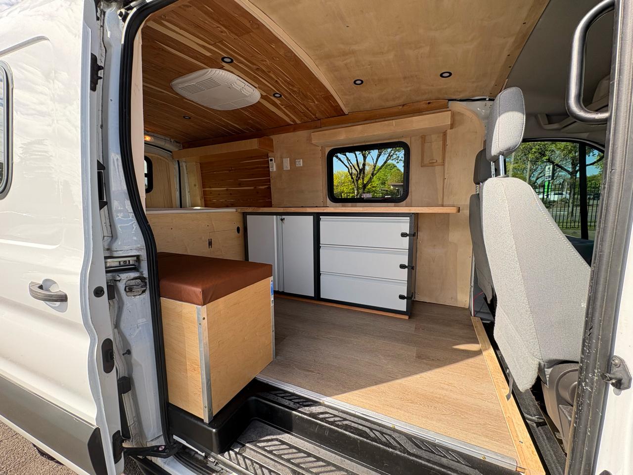 Ford Transit 250 Van Med. Roof w/Sliding Pass. 148-in. WB 2015