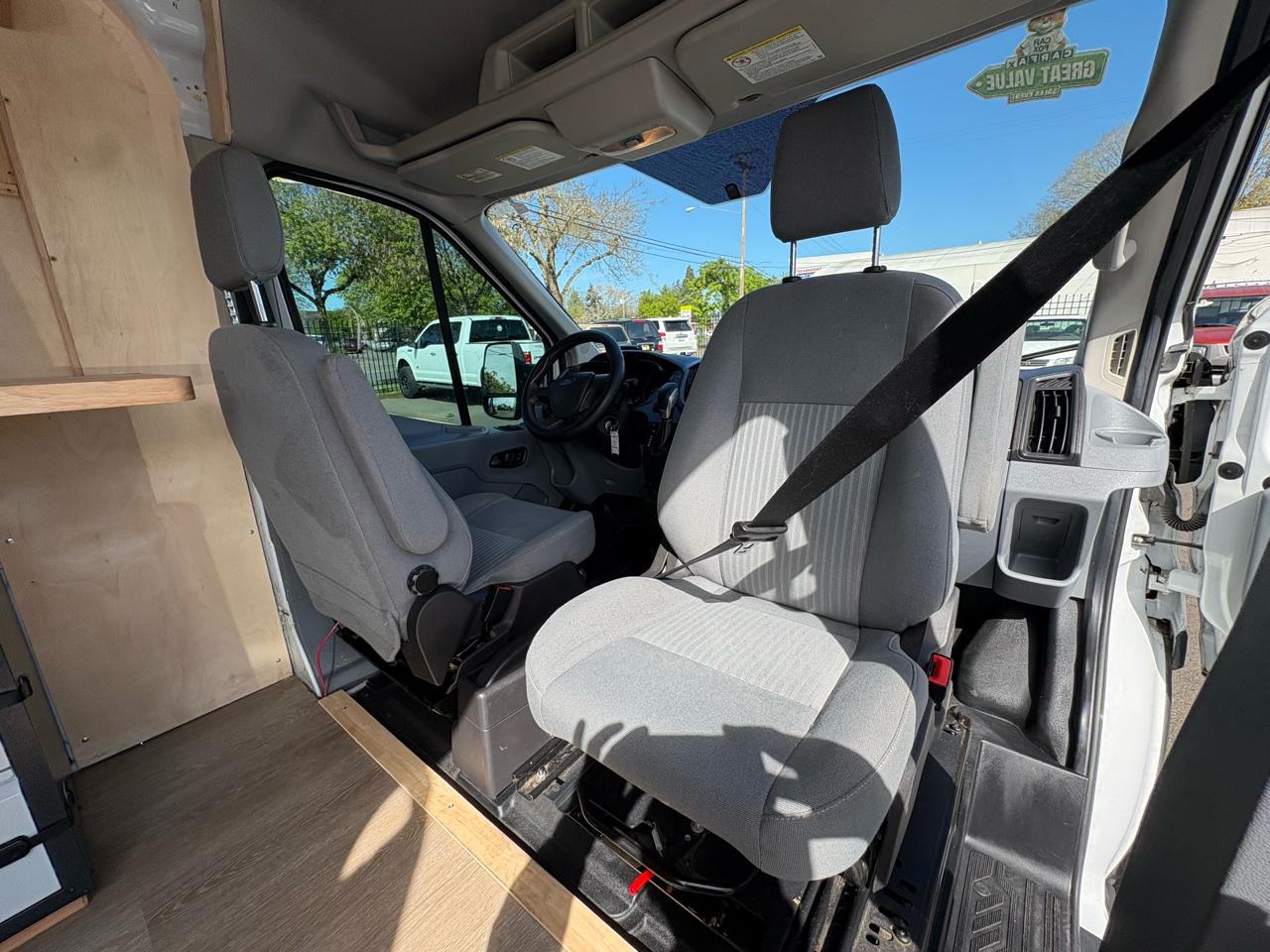 Ford Transit 250 Van Med. Roof w/Sliding Pass. 148-in. WB 2015