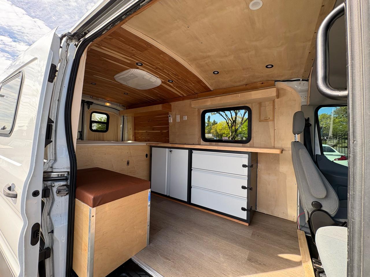 Ford Transit 250 Van Med. Roof w/Sliding Pass. 148-in. WB 2015