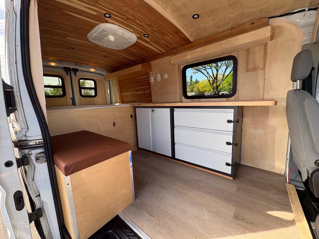 Ford Transit 250 Van Med. Roof w/Sliding Pass. 148-in. WB 2015