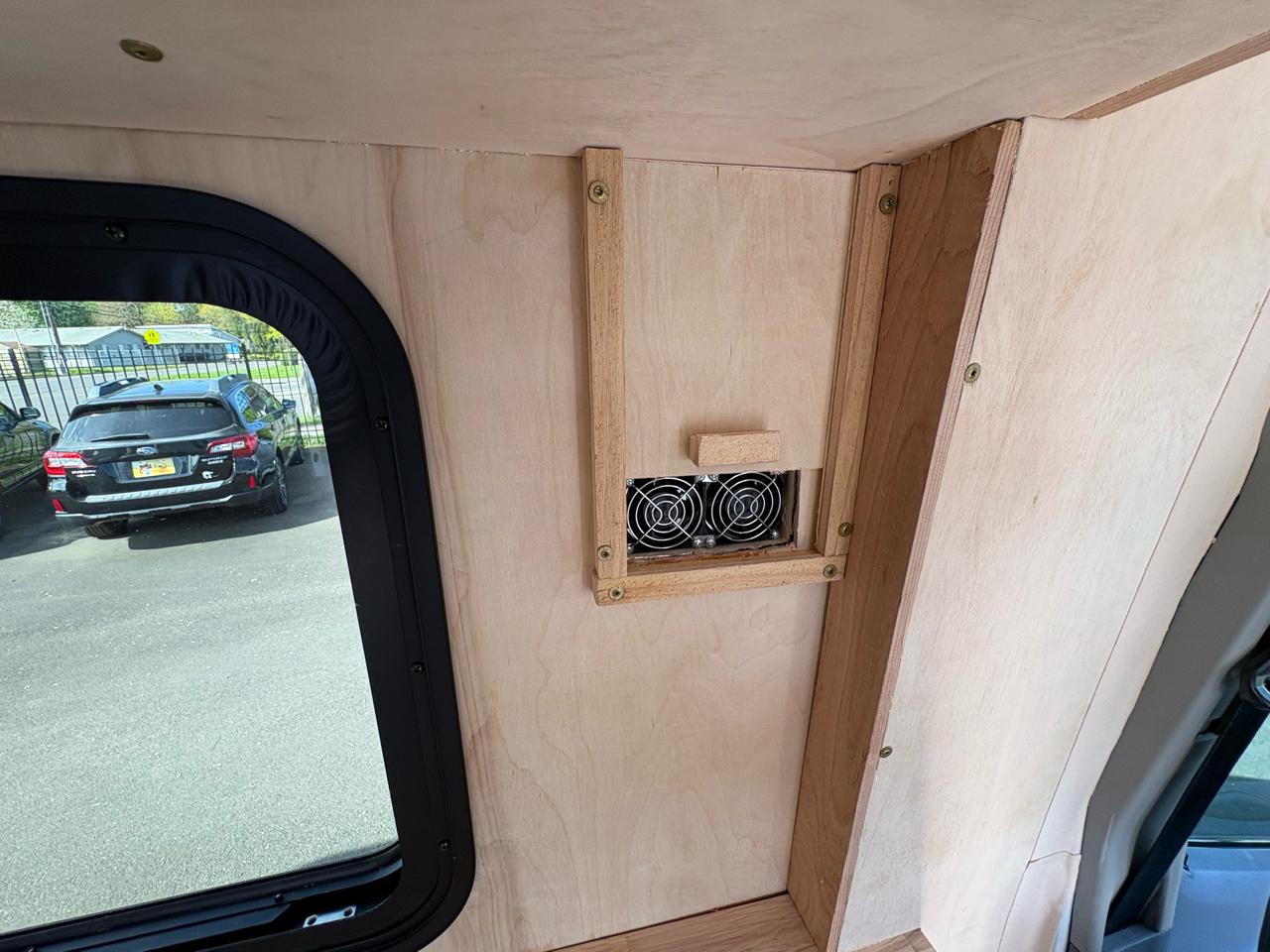 Ford Transit 250 Van Med. Roof w/Sliding Pass. 148-in. WB 2015