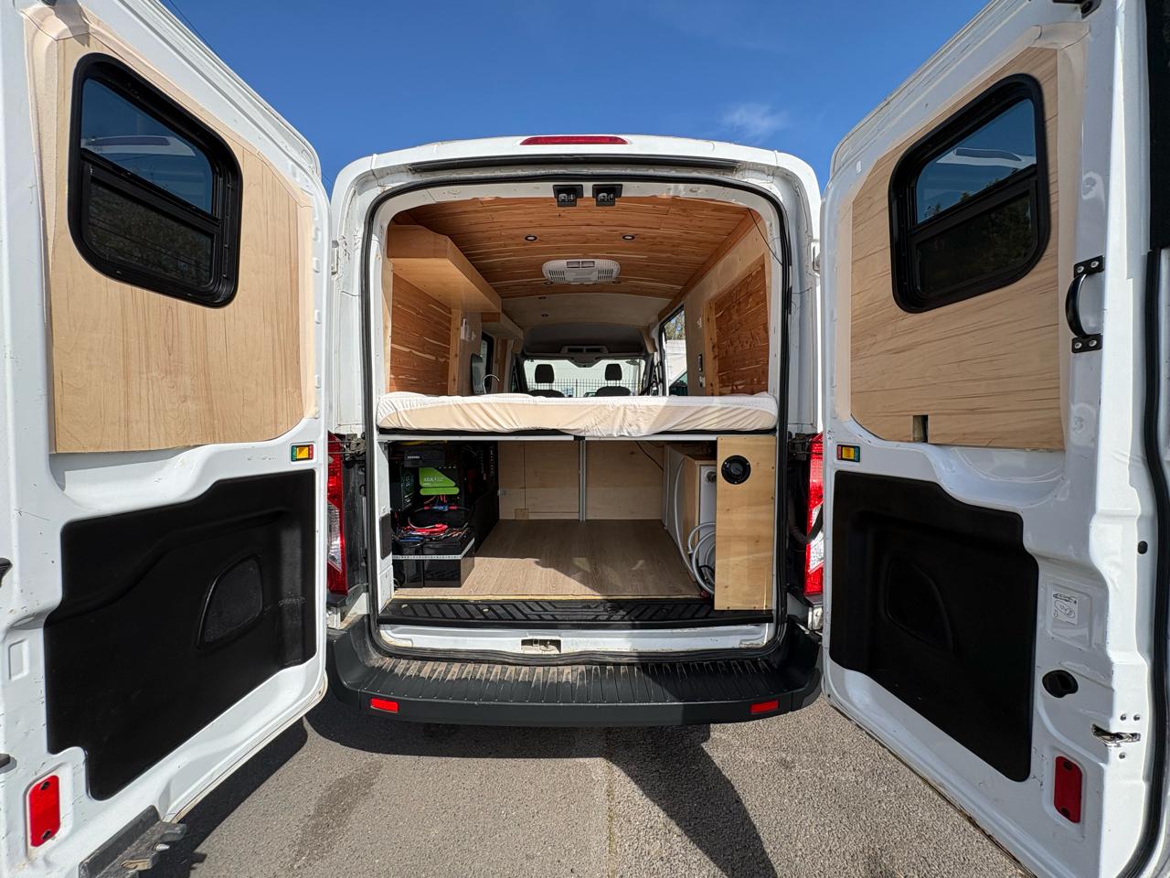 Ford Transit 250 Van Med. Roof w/Sliding Pass. 148-in. WB 2015