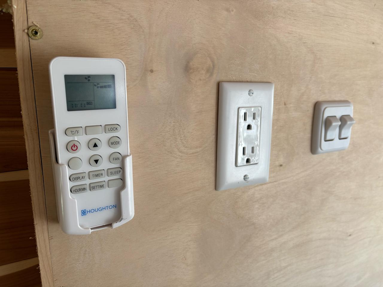 Ford Transit 250 Van Med. Roof w/Sliding Pass. 148-in. WB 2015