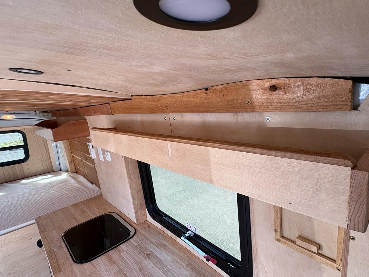 Ford Transit 250 Van Med. Roof w/Sliding Pass. 148-in. WB 2015