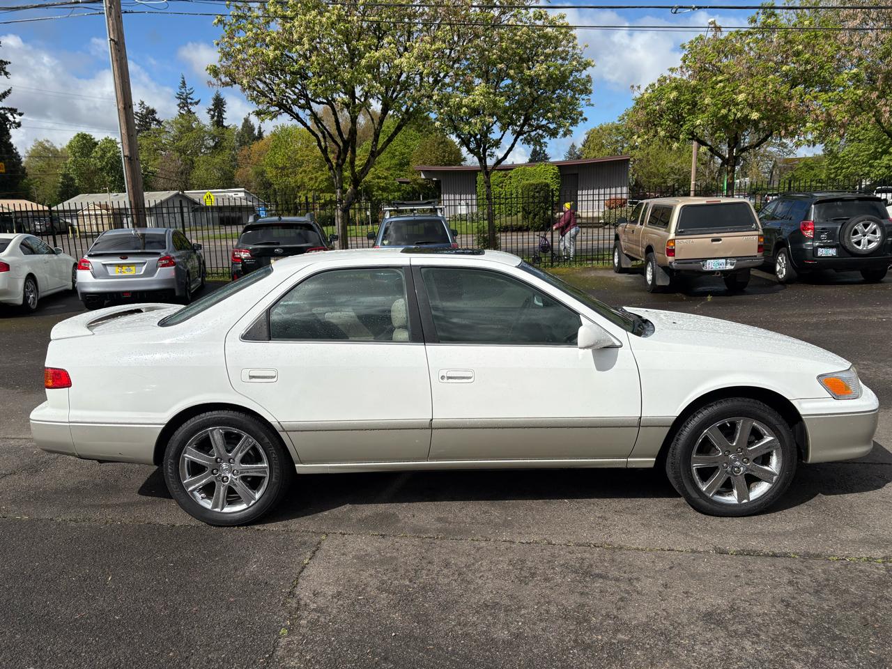 Toyota Camry 4dr Sdn I4 Auto XLE (Natl) 2000