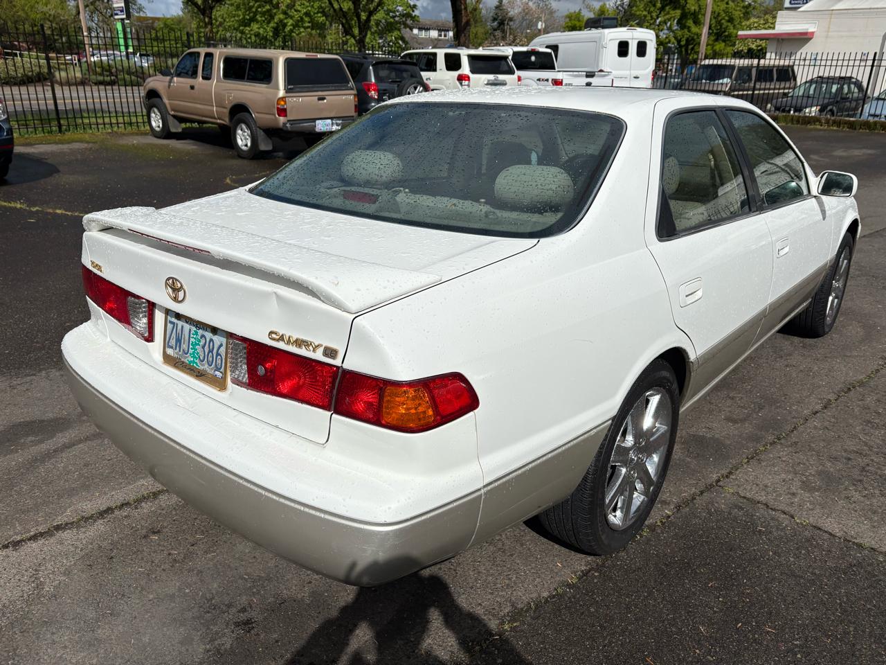 Toyota Camry 4dr Sdn I4 Auto XLE (Natl) 2000
