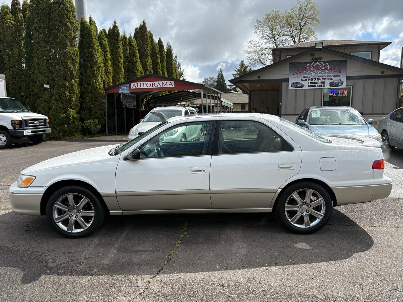 Toyota Camry 4dr Sdn I4 Auto XLE (Natl) 2000
