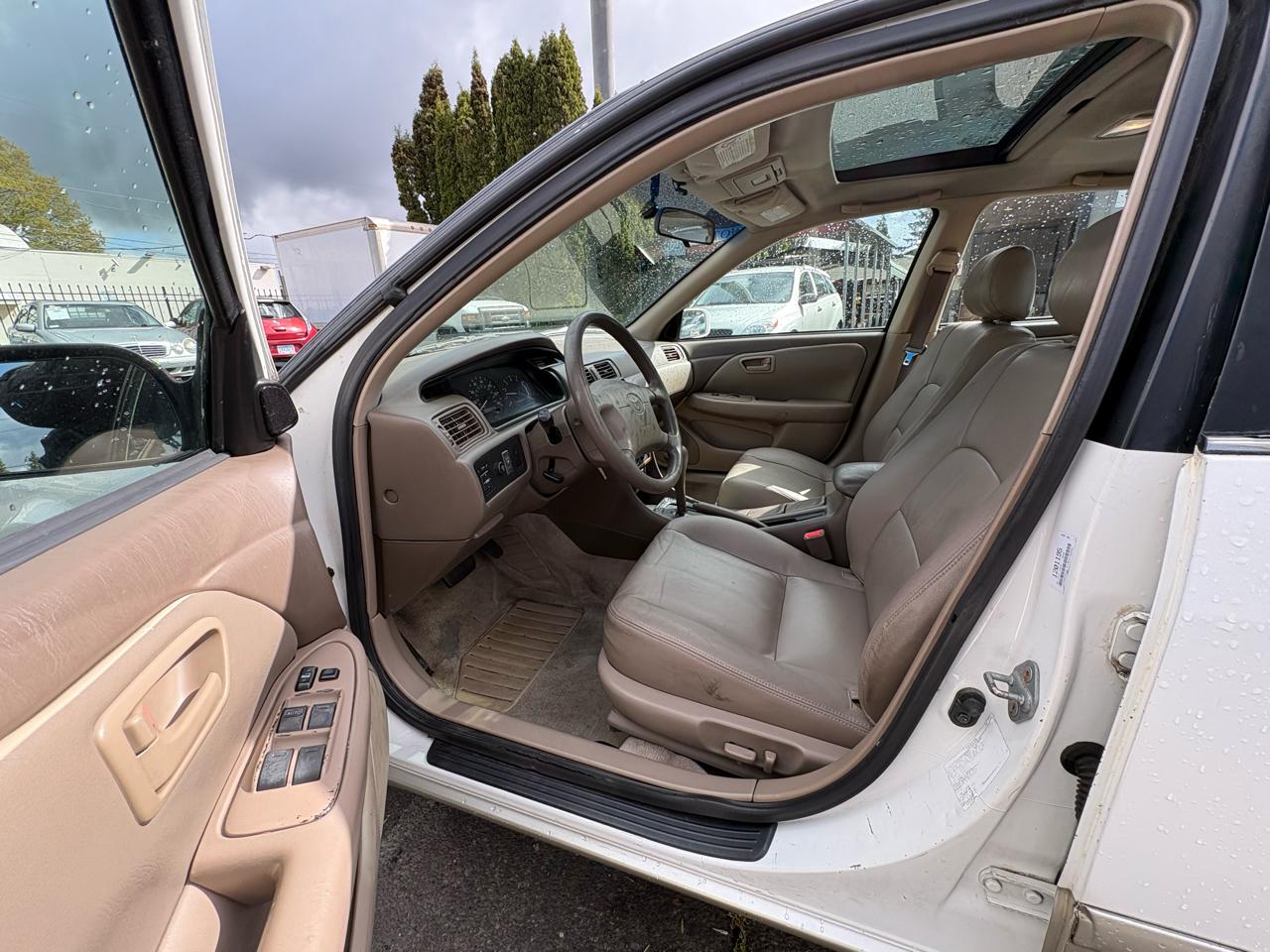 Toyota Camry 4dr Sdn I4 Auto XLE (Natl) 2000