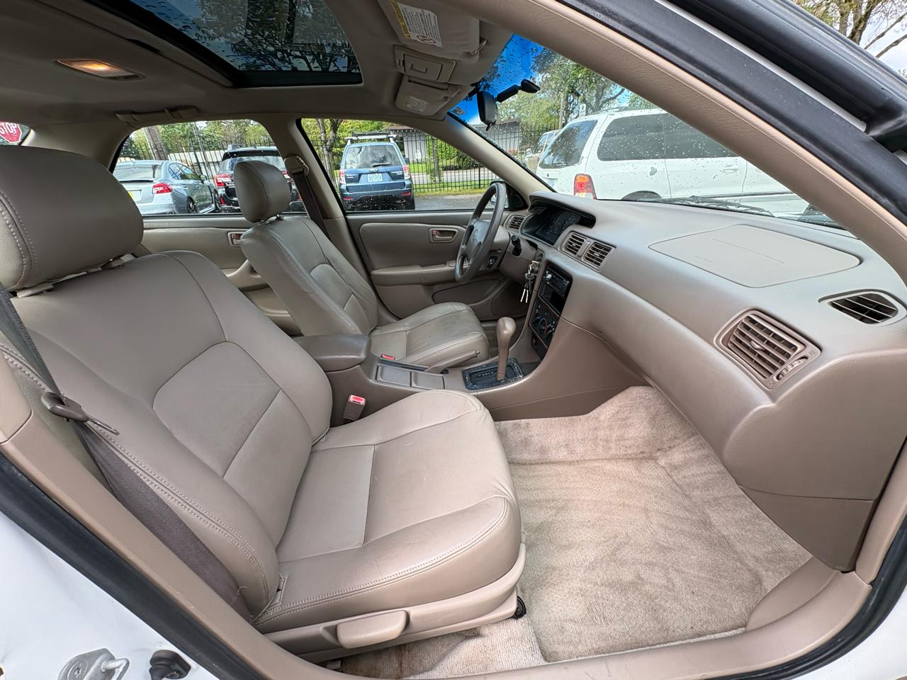 Toyota Camry 4dr Sdn I4 Auto XLE (Natl) 2000