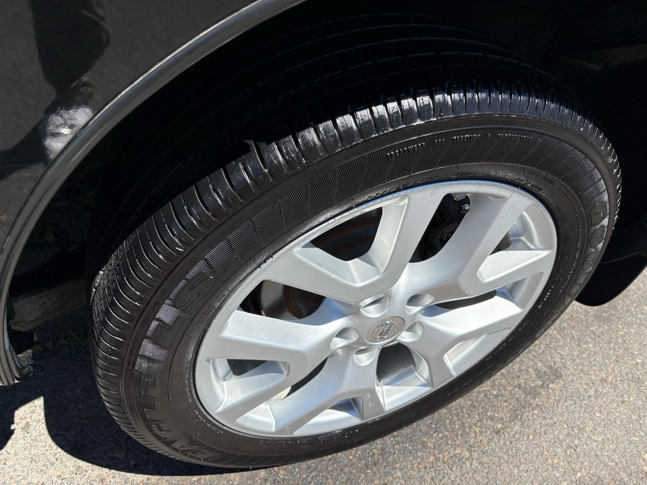 Nissan Rogue S AWD 2012
