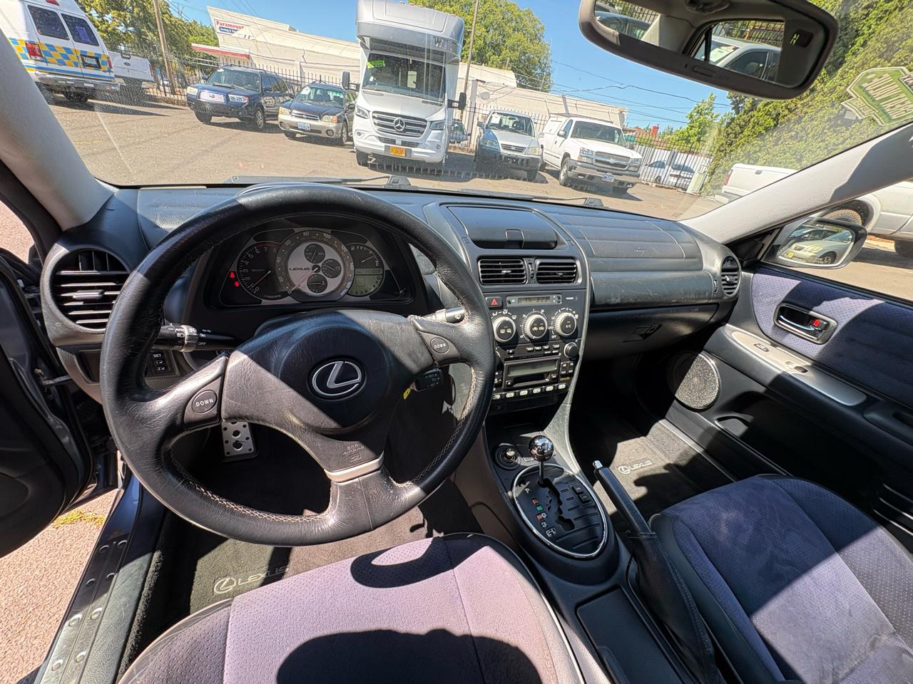 Lexus IS 300 5-Speed Sedan 2005