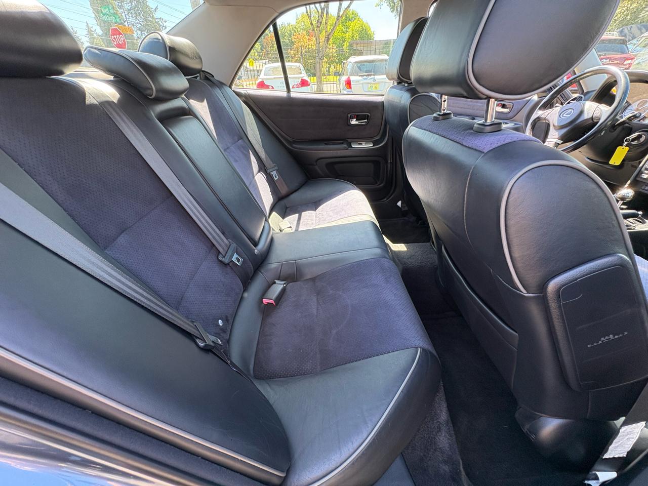 Lexus IS 300 5-Speed Sedan 2005