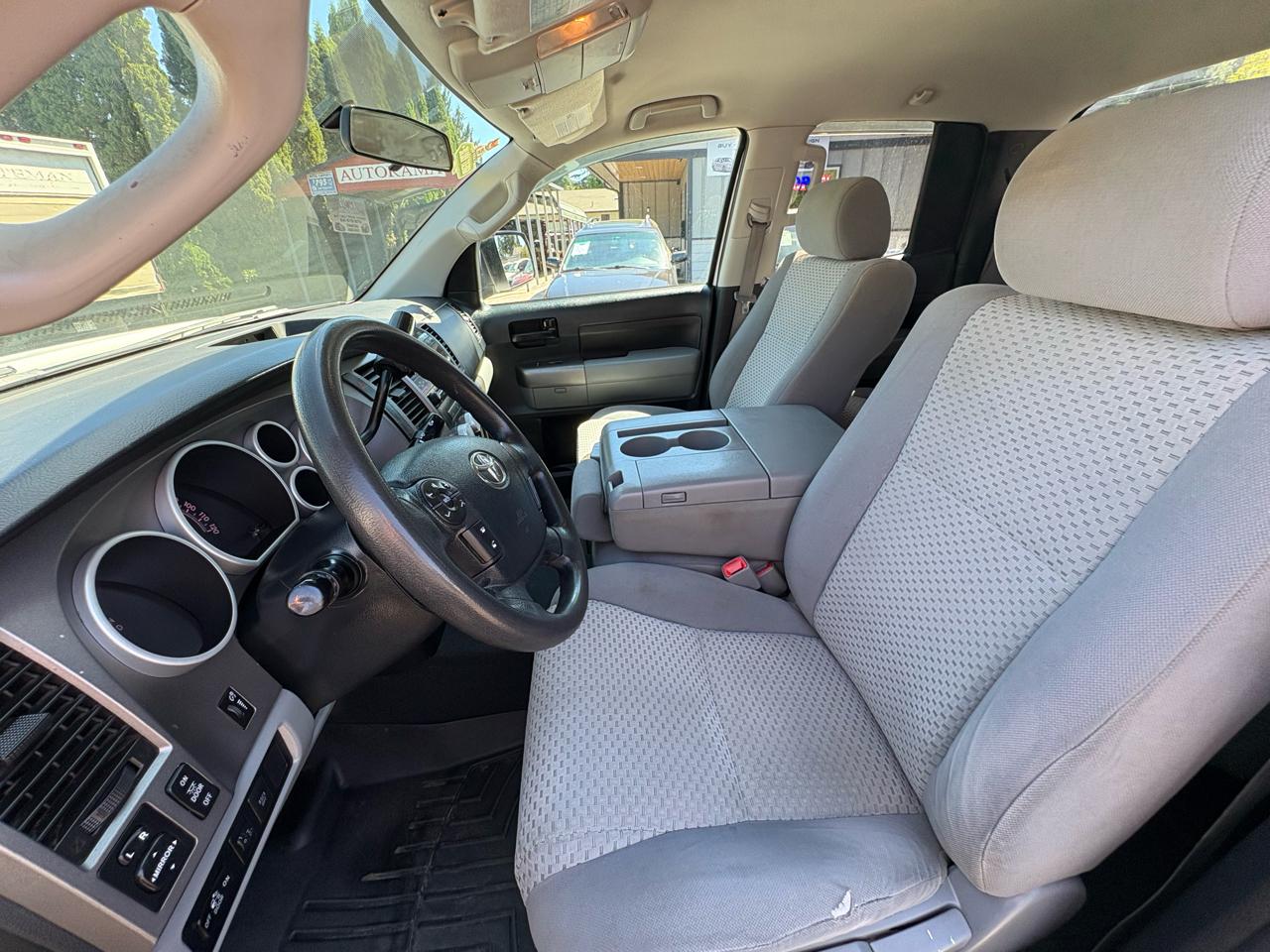 Toyota Tundra SR5 Double Cab 4X4 V8 2012