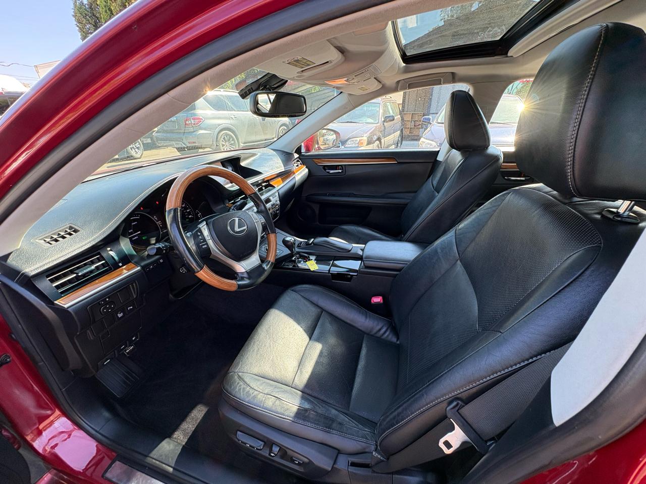 Lexus ES 300h Sedan 2013