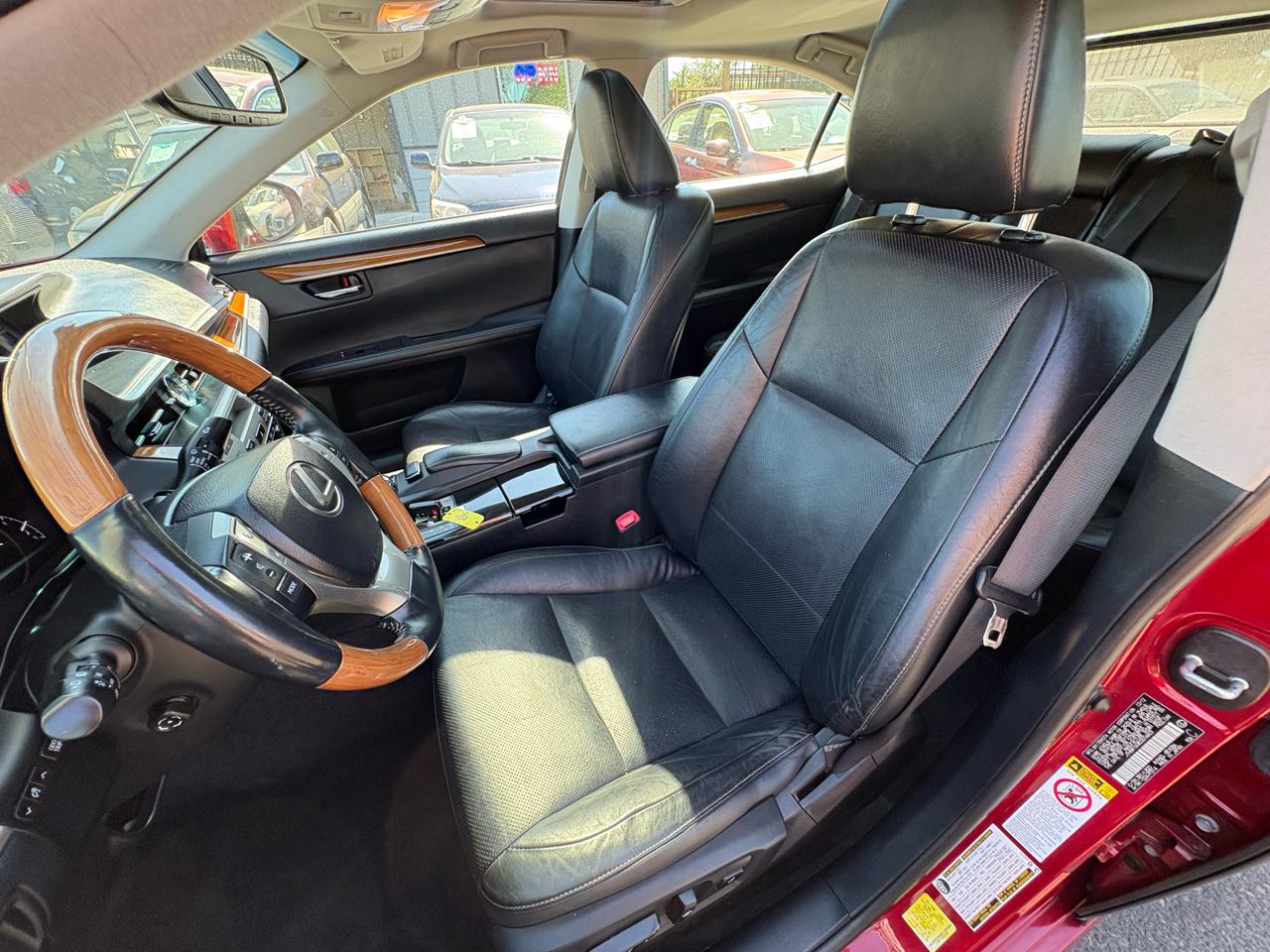 Lexus ES 300h Sedan 2013