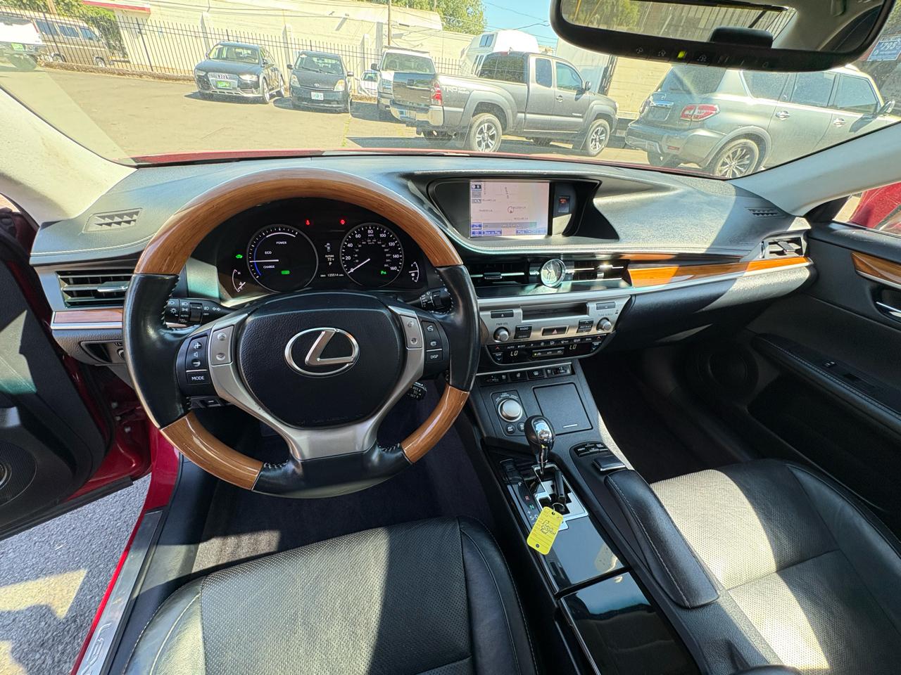 Lexus ES 300h Sedan 2013