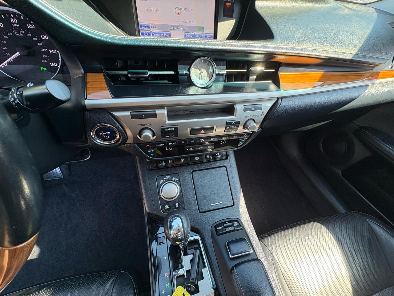 Lexus ES 300h Sedan 2013