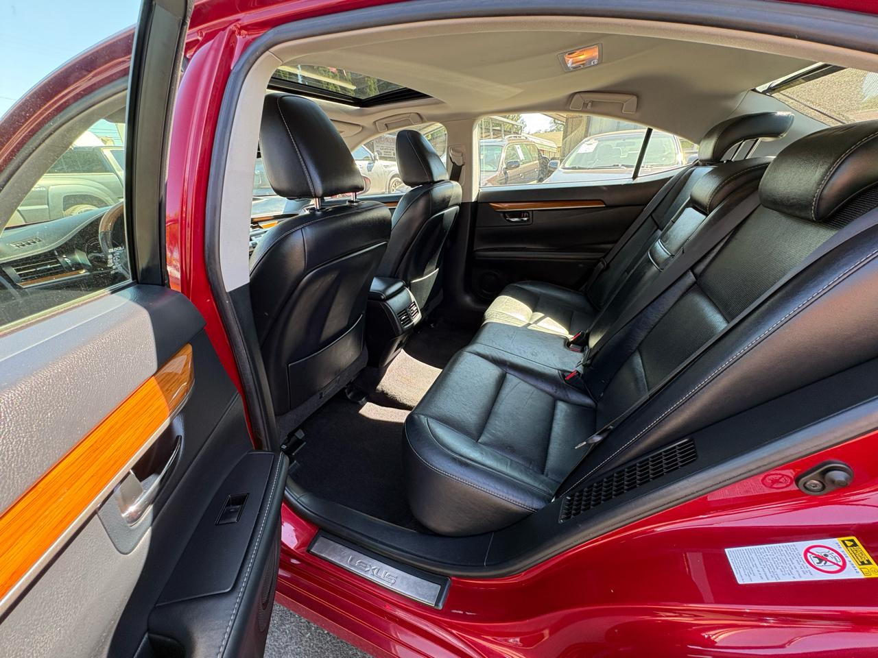 Lexus ES 300h Sedan 2013