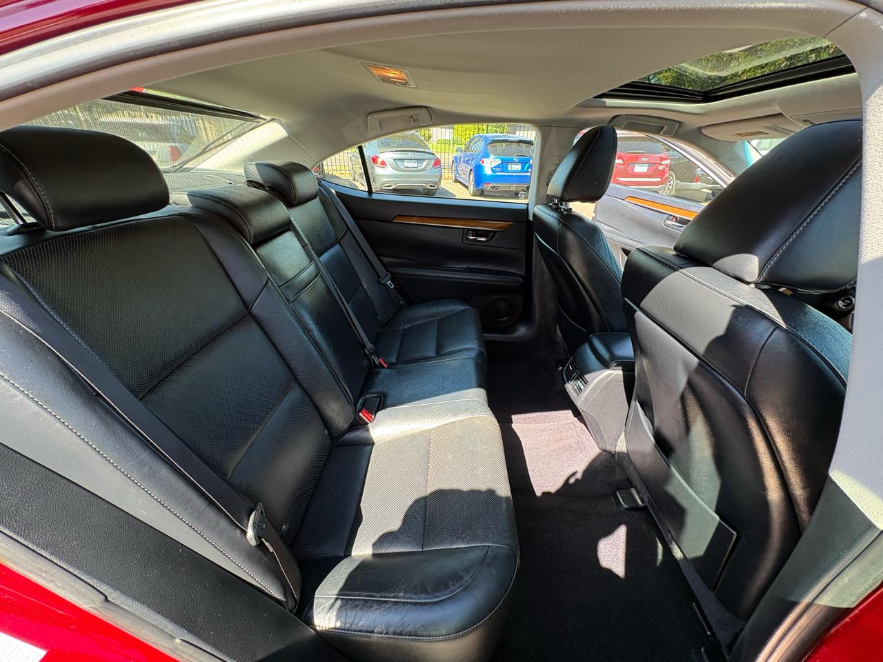 Lexus ES 300h Sedan 2013