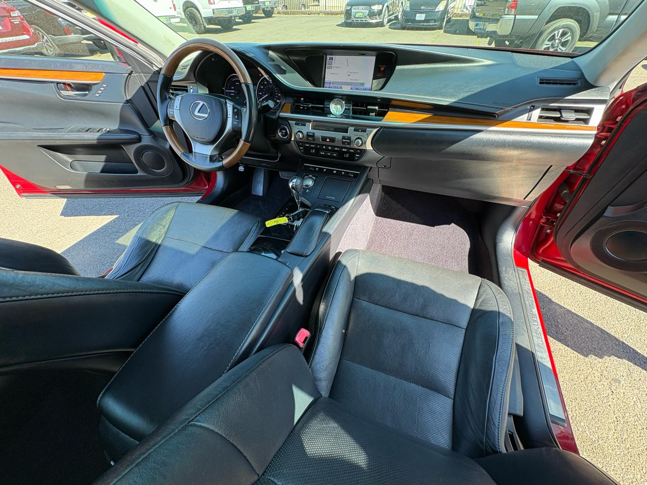 Lexus ES 300h Sedan 2013