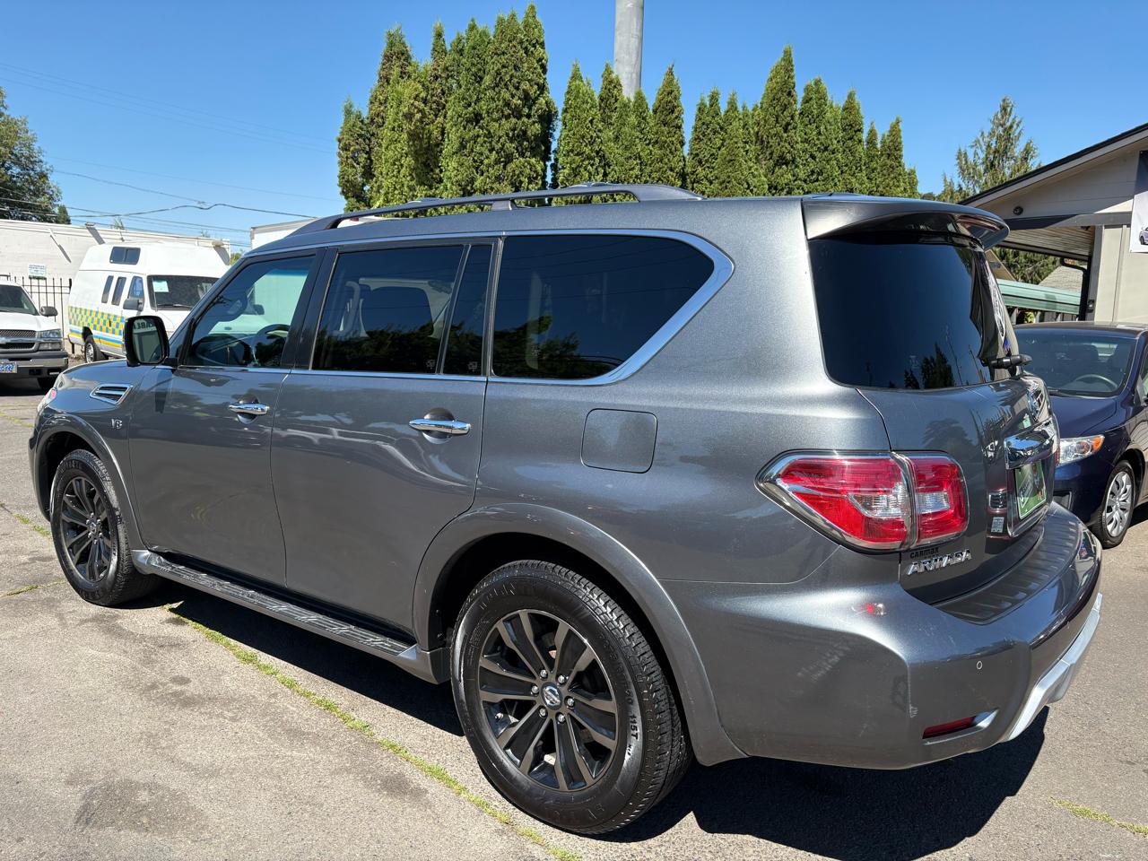 Nissan Armada Platinum AWD 2017