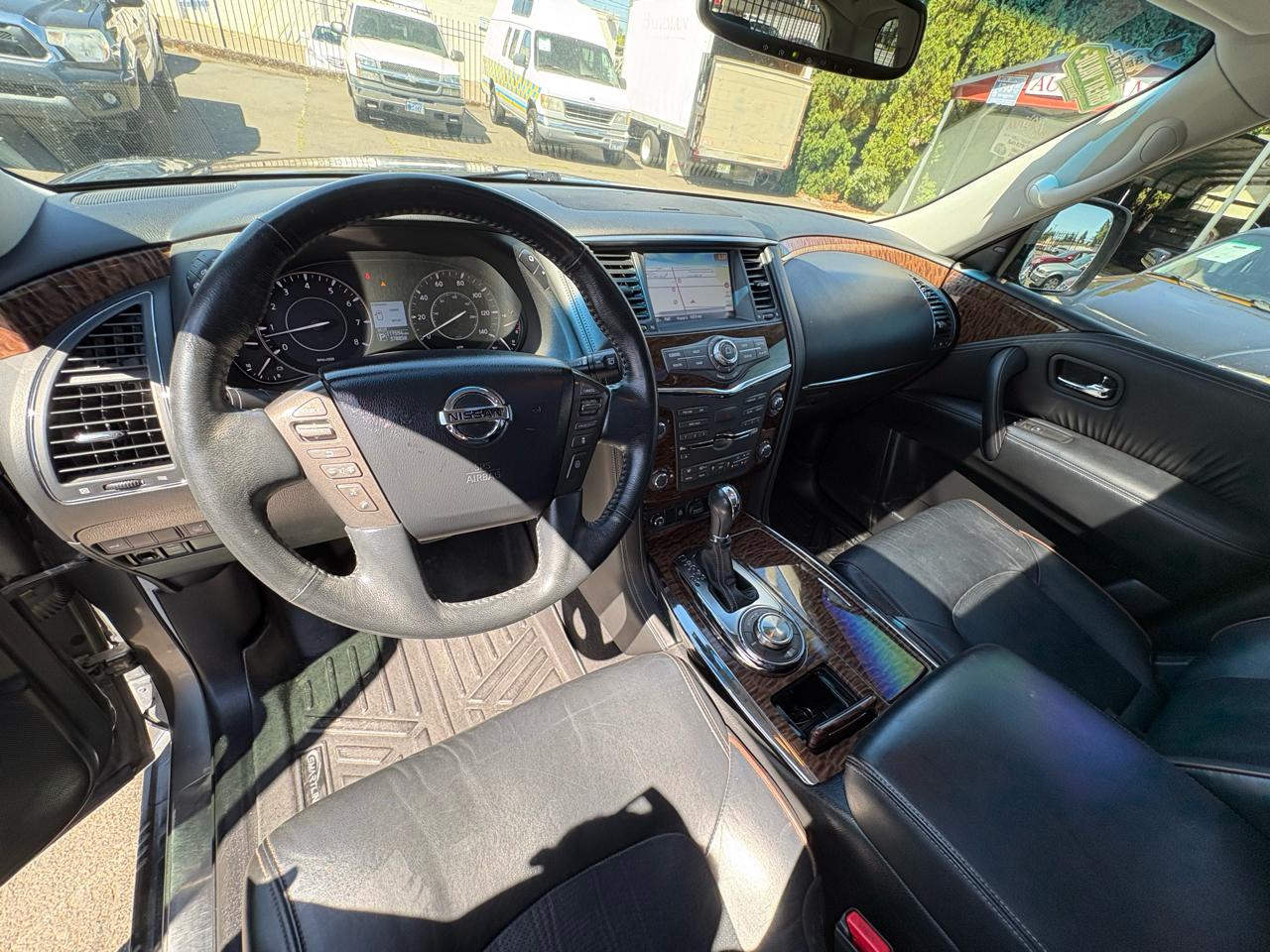 Nissan Armada Platinum AWD 2017