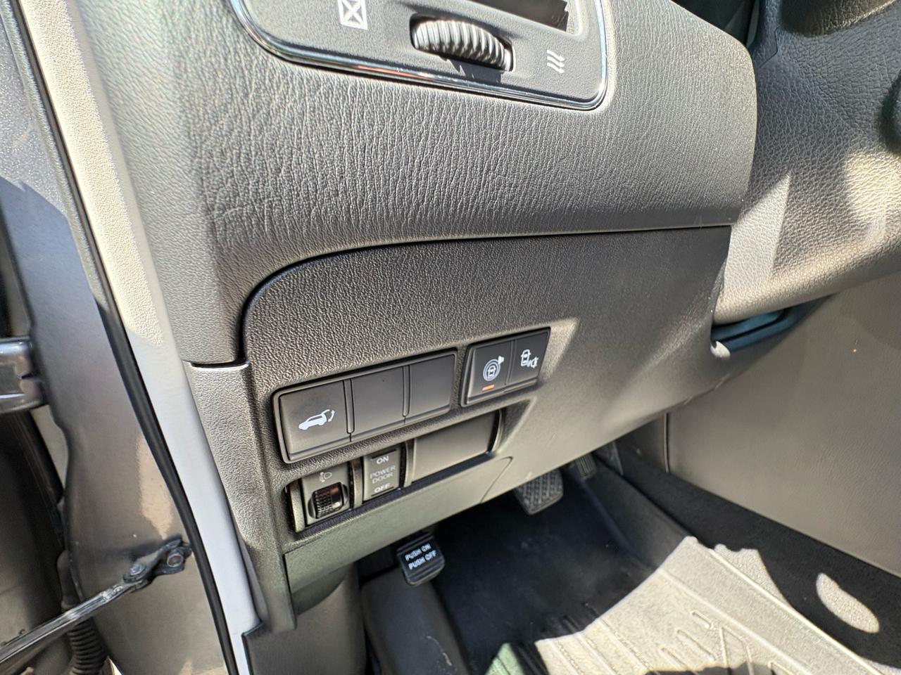 Nissan Armada Platinum AWD 2017