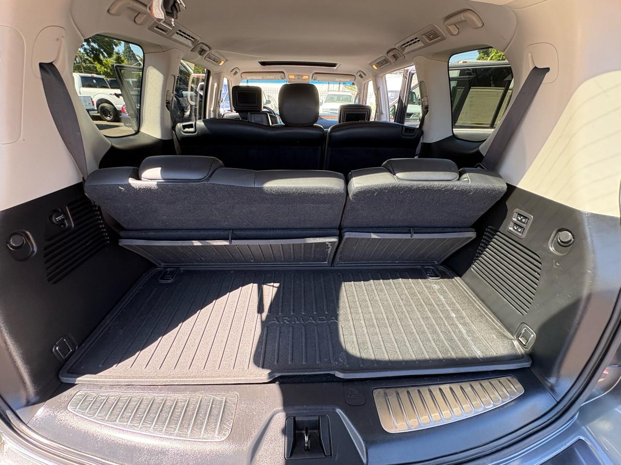 Nissan Armada Platinum AWD 2017