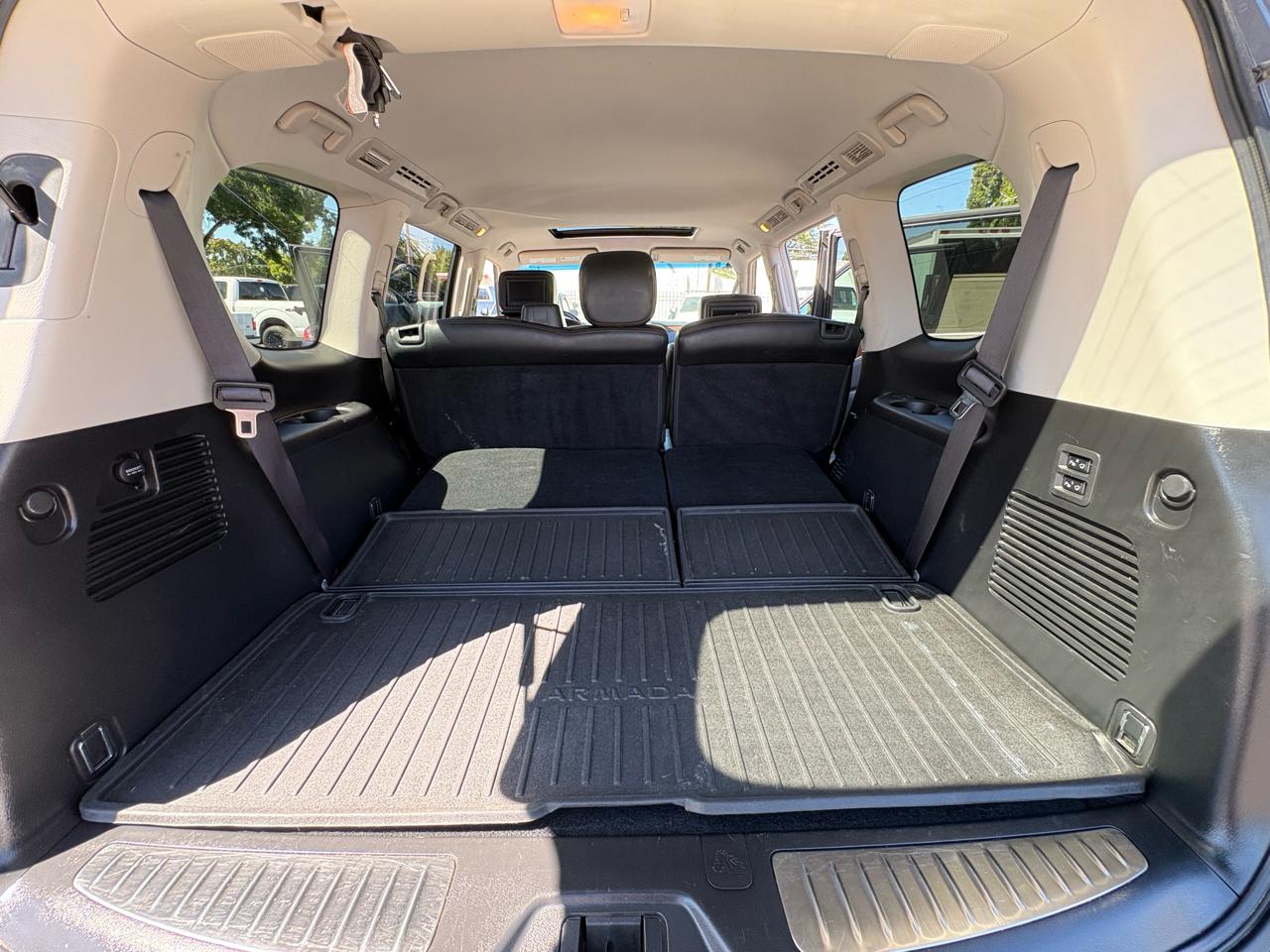 Nissan Armada Platinum AWD 2017