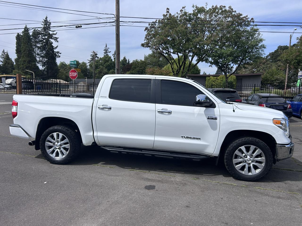 Toyota Tundra Limited 5.7L CrewMax 4WD 2017