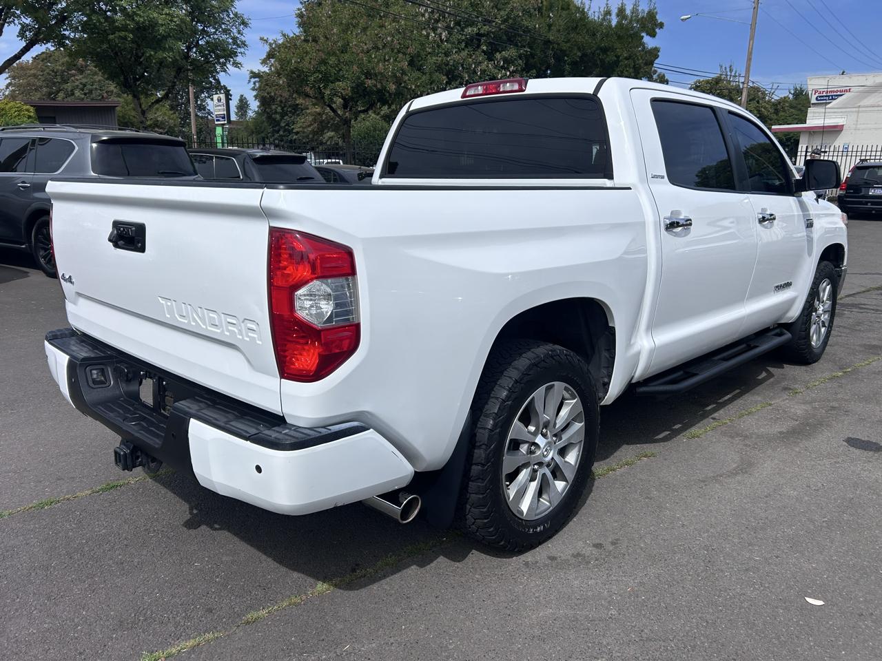 Toyota Tundra Limited 5.7L CrewMax 4WD 2017