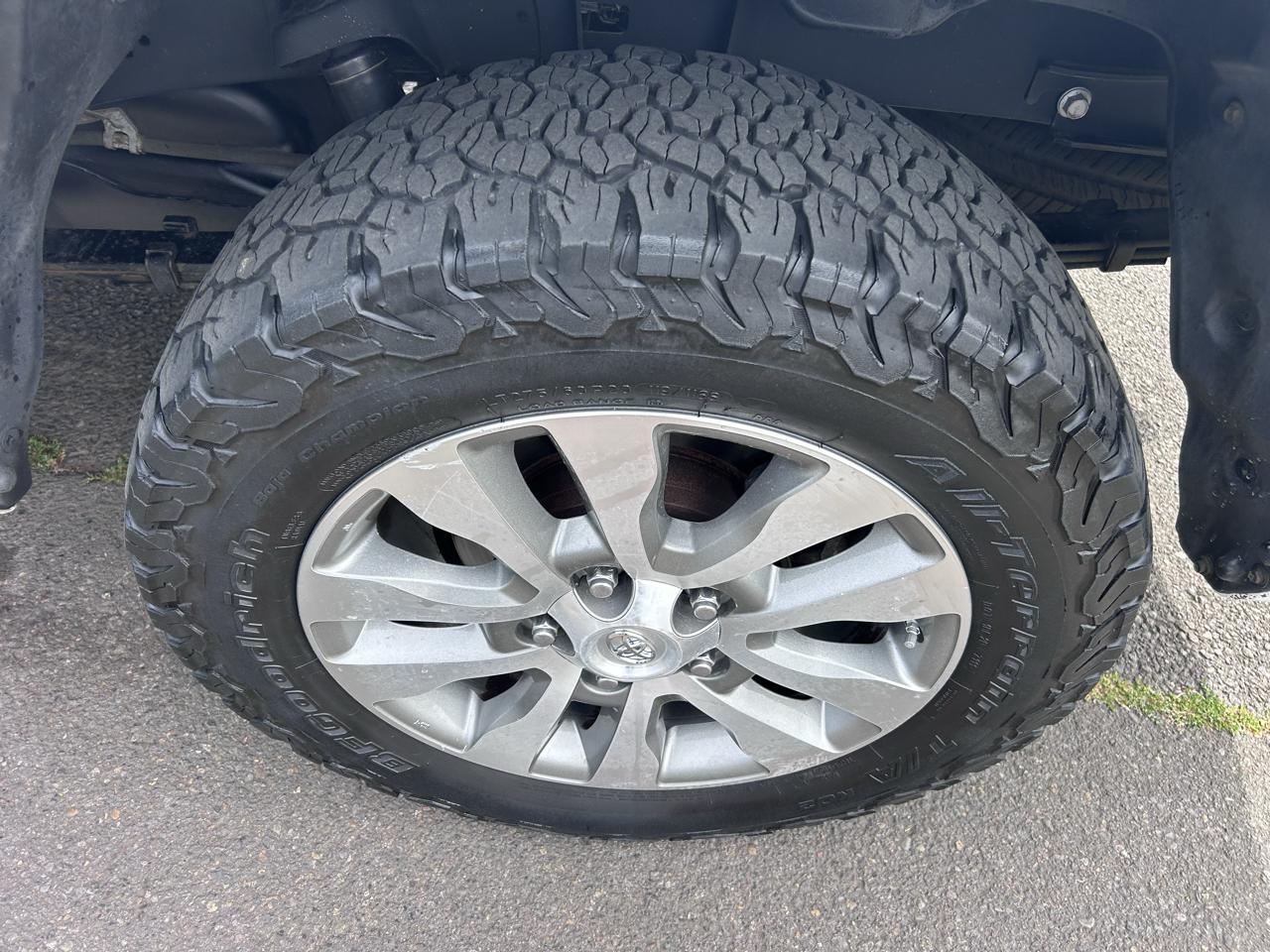 Toyota Tundra Limited 5.7L CrewMax 4WD 2017