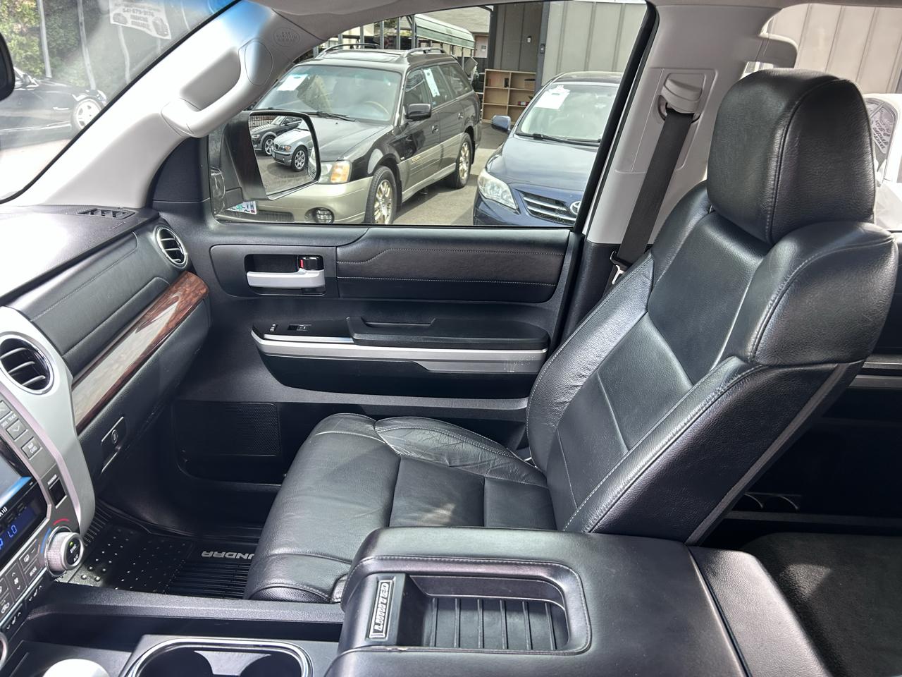 Toyota Tundra Limited 5.7L CrewMax 4WD 2017
