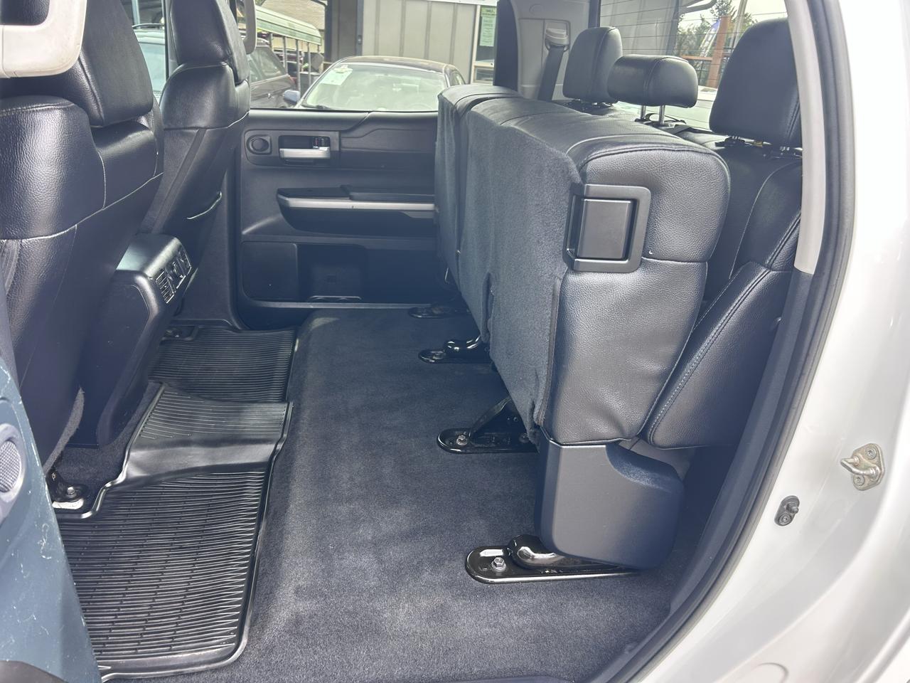 Toyota Tundra Limited 5.7L CrewMax 4WD 2017