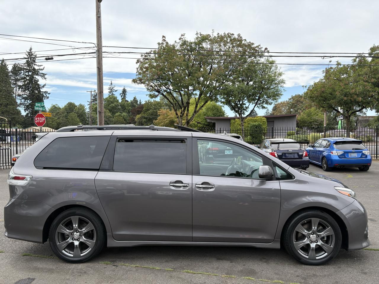 Toyota Sienna SE 8-Passenger 2017