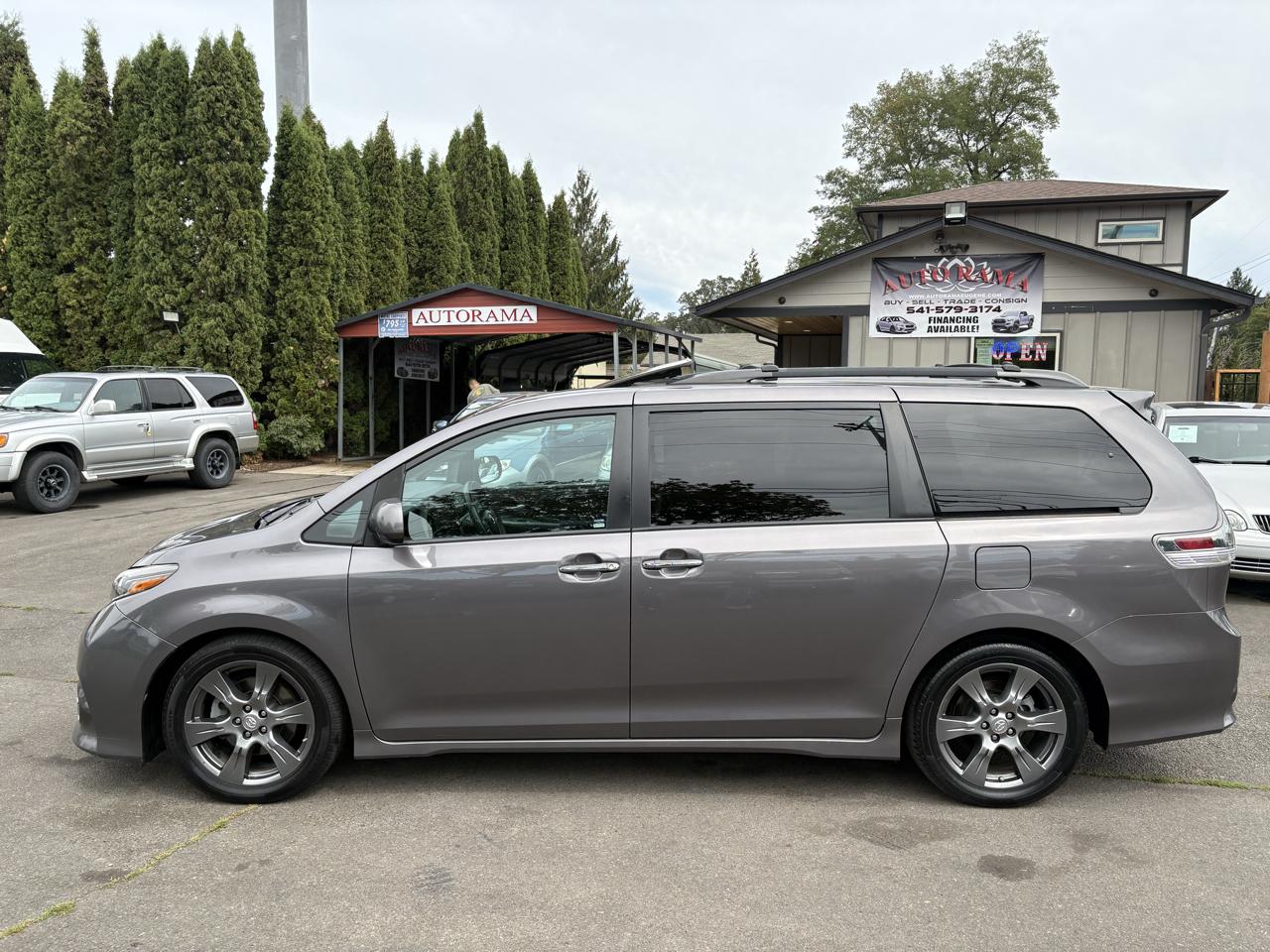 Toyota Sienna SE 8-Passenger 2017