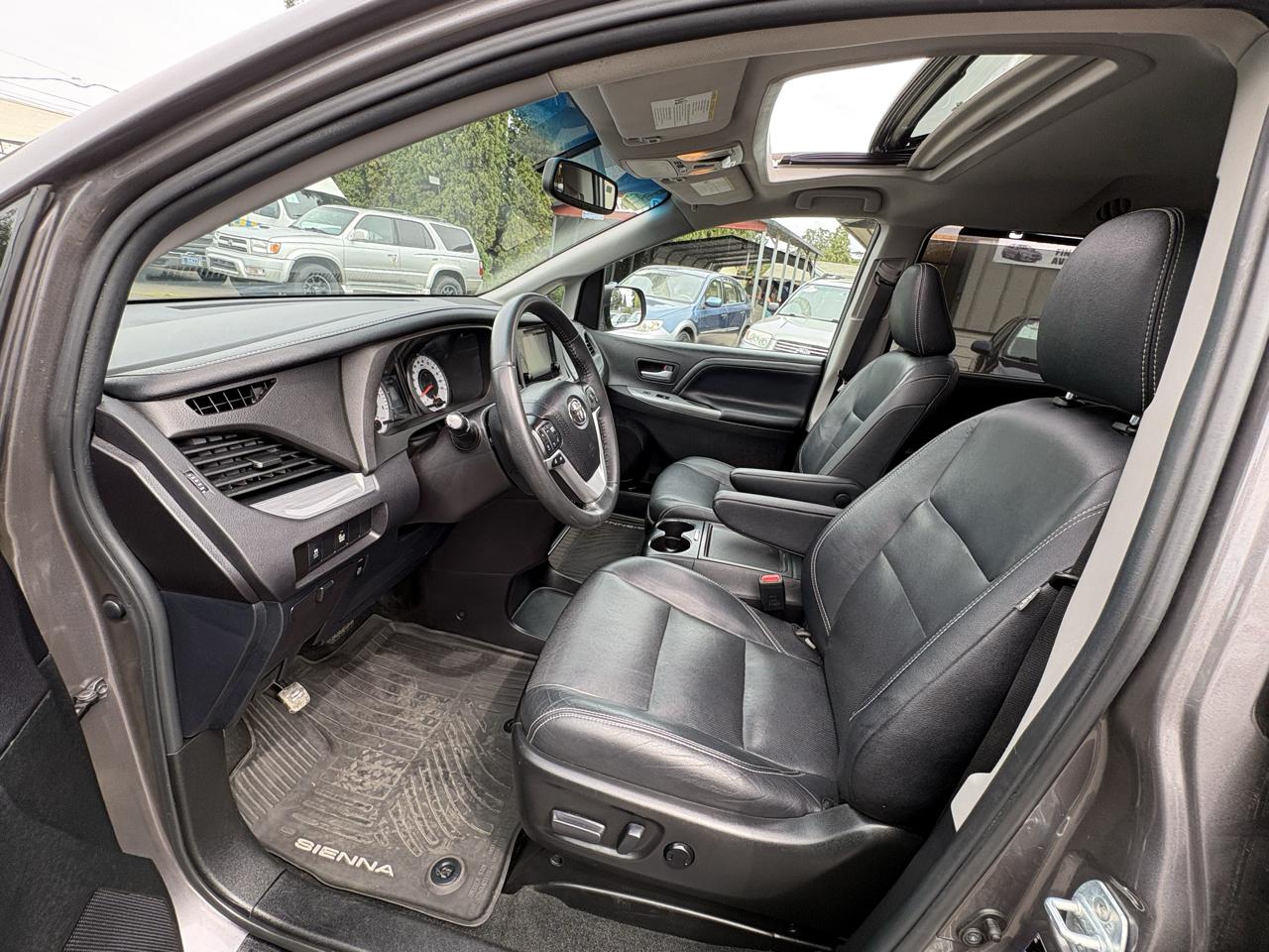 Toyota Sienna SE 8-Passenger 2017
