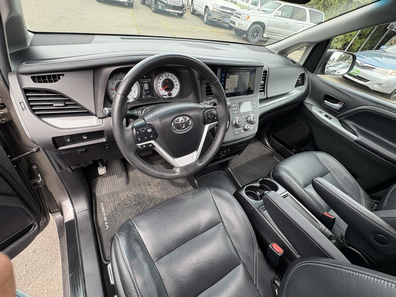 Toyota Sienna SE 8-Passenger 2017