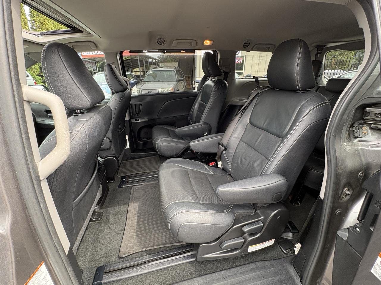 Toyota Sienna SE 8-Passenger 2017