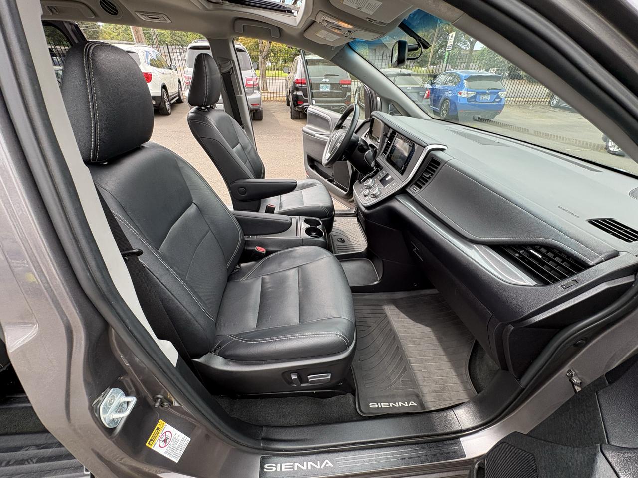 Toyota Sienna SE 8-Passenger 2017