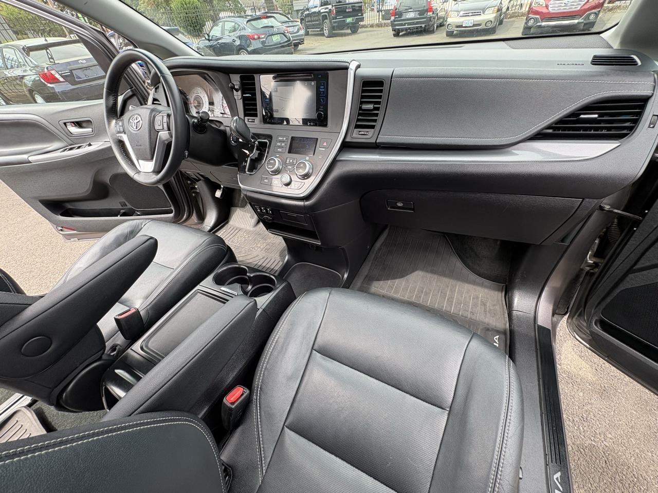 Toyota Sienna SE 8-Passenger 2017