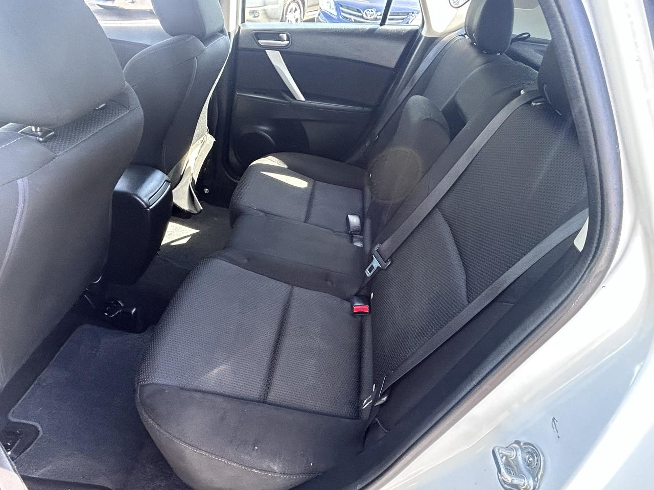 Mazda MAZDA3 s Touring 5-Door 2012