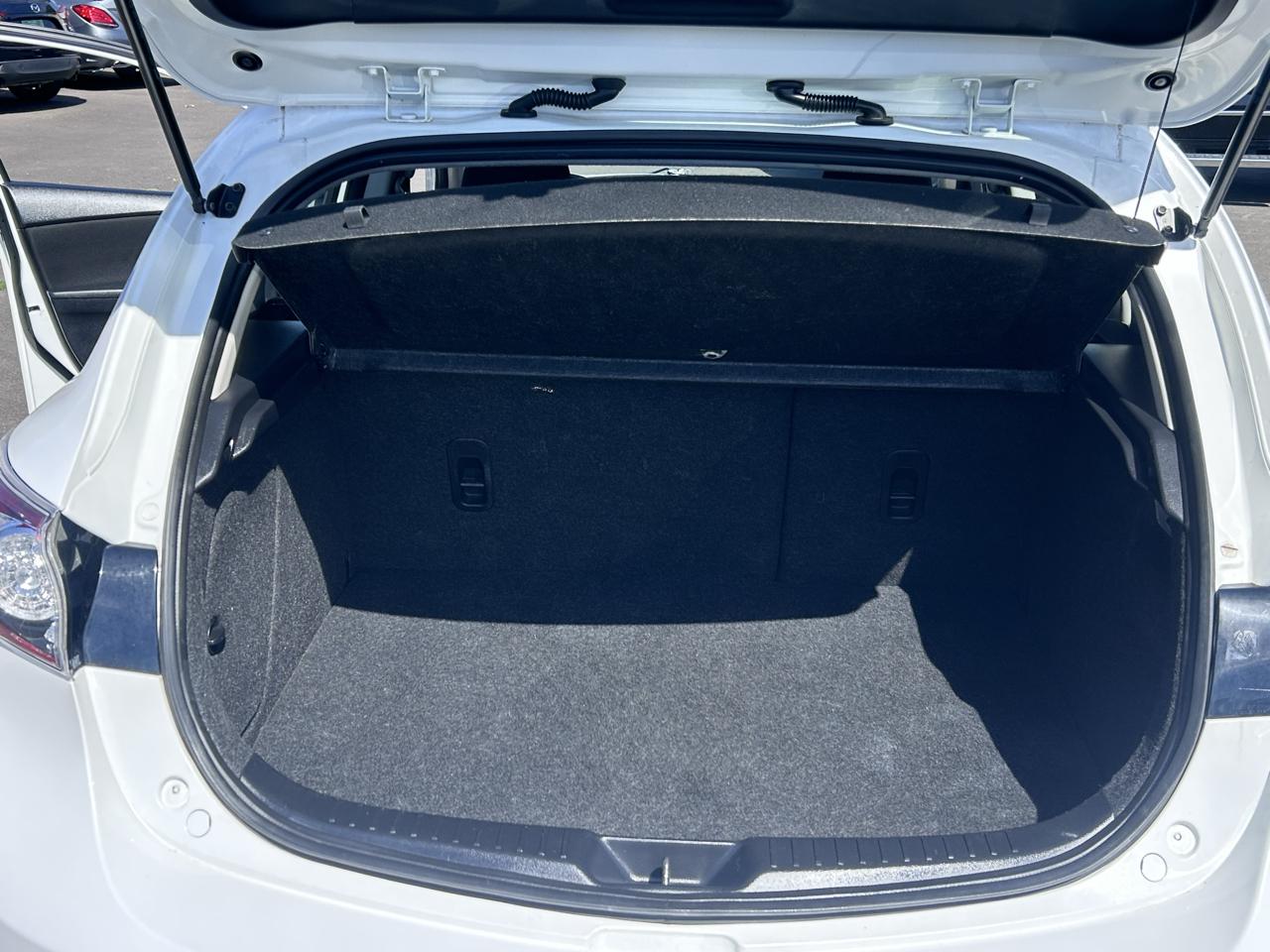 Mazda MAZDA3 s Touring 5-Door 2012