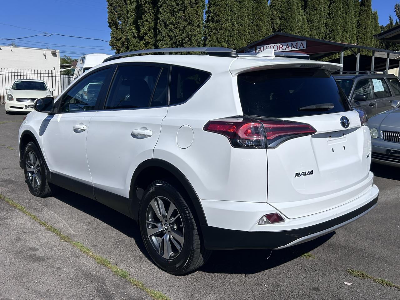 Toyota RAV4 XLE FWD 2016