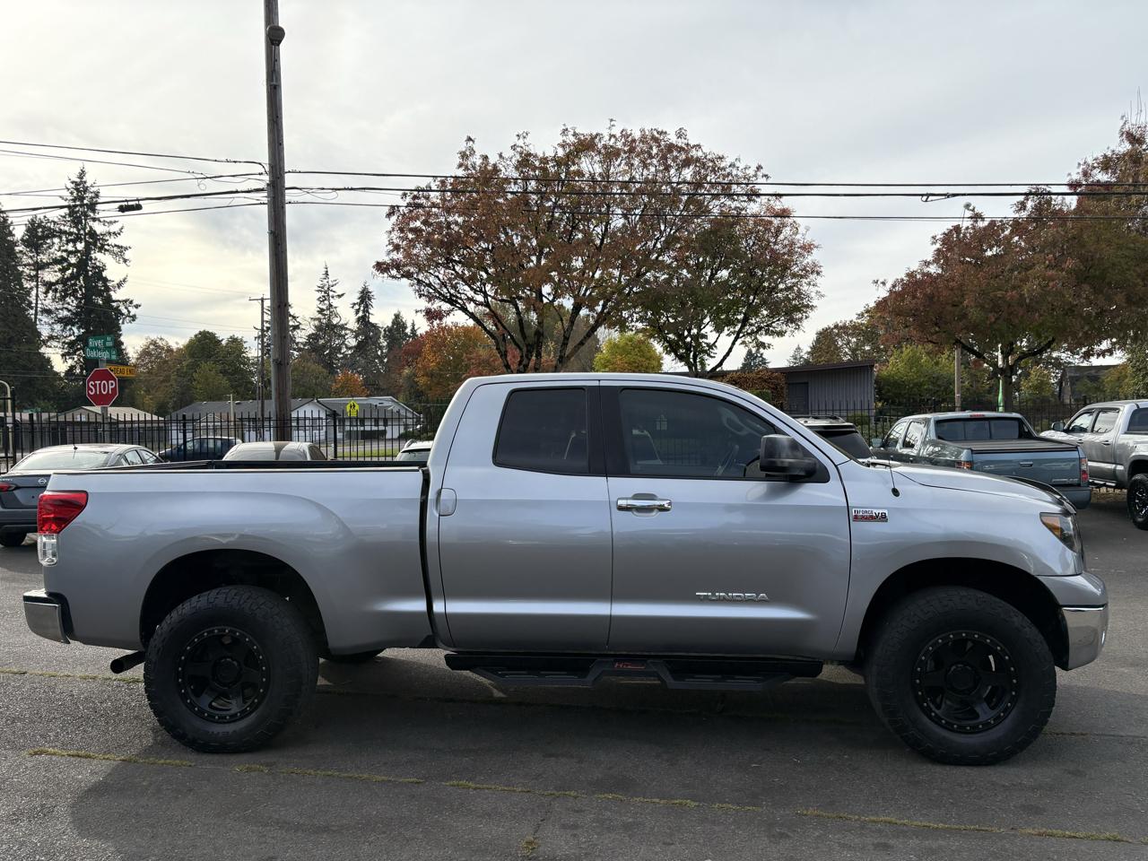 Toyota Tundra SR5 5.7L Double Cab Long Bed 4WD 2011