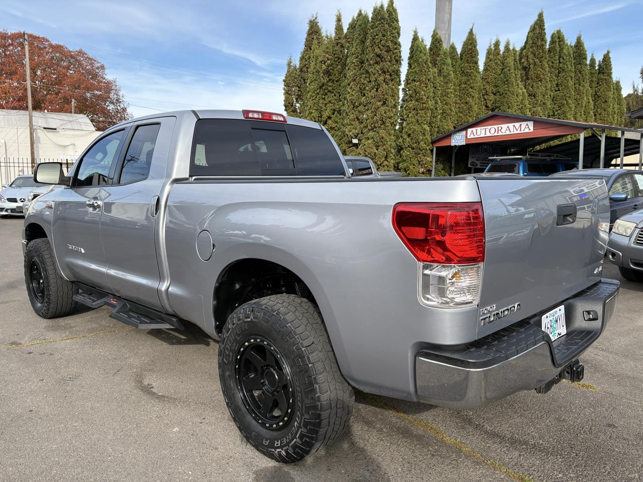 Toyota Tundra SR5 5.7L Double Cab Long Bed 4WD 2011