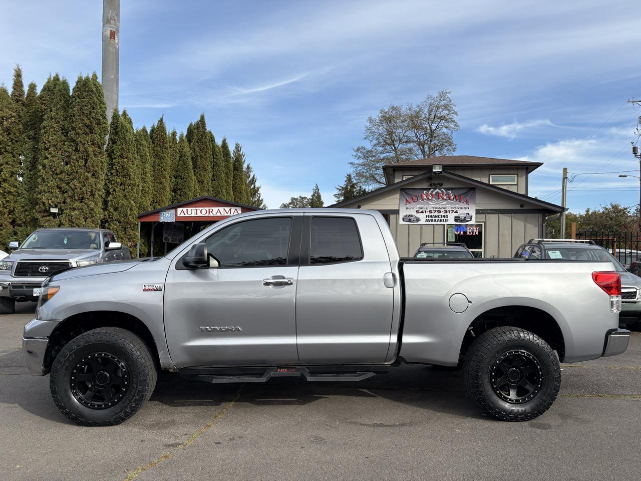 Toyota Tundra SR5 5.7L Double Cab Long Bed 4WD 2011