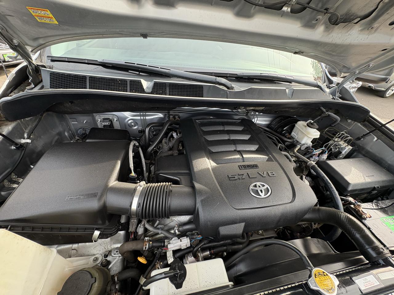 Toyota Tundra SR5 5.7L Double Cab Long Bed 4WD 2011